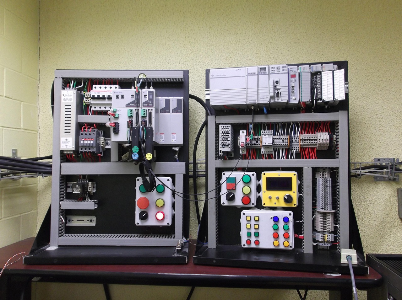 Emplois dans la catégorie Electricité-Automation-Instrumentation (EAI)